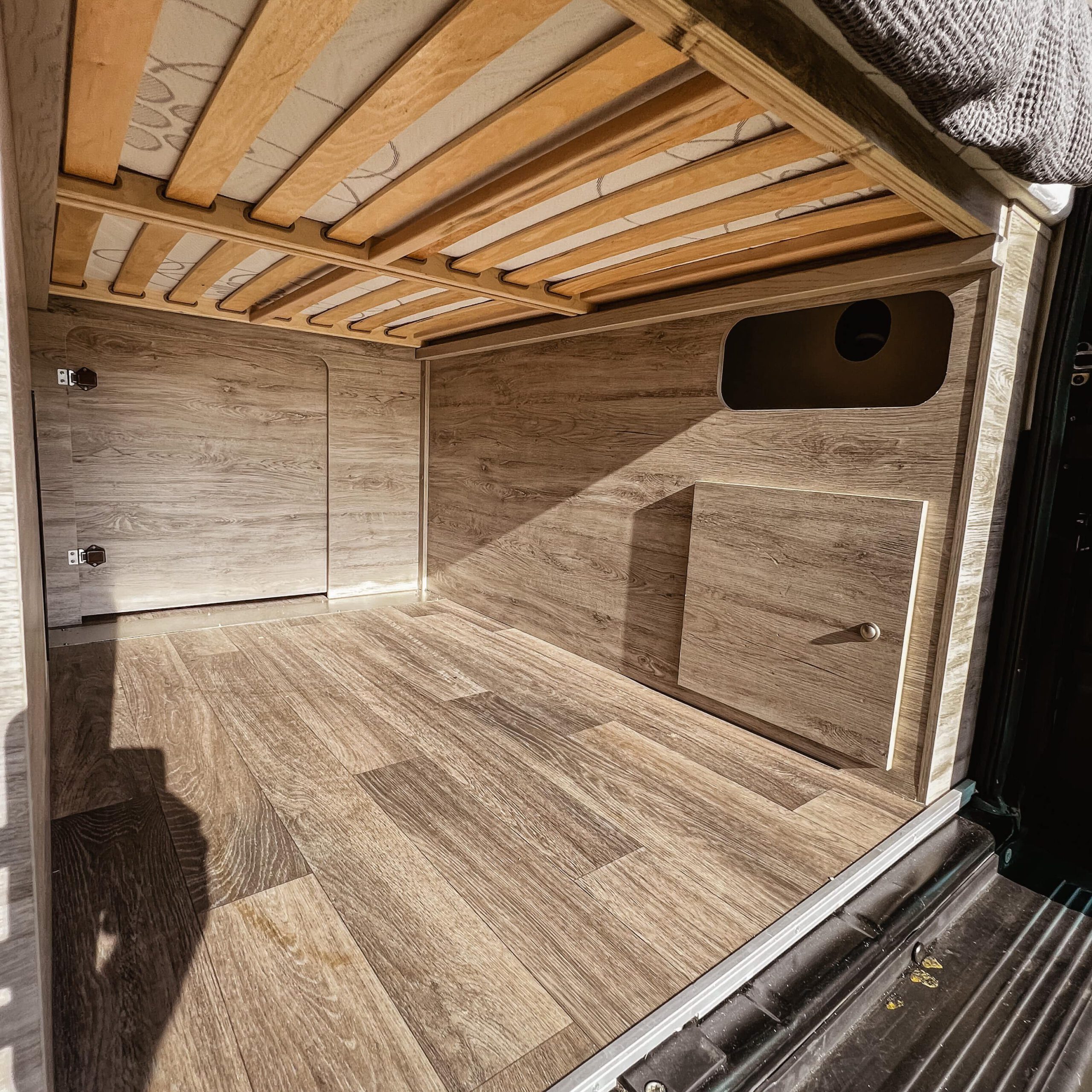 Kastenwagen Bravia Swan Trend 599 Garage mit Stauraum
