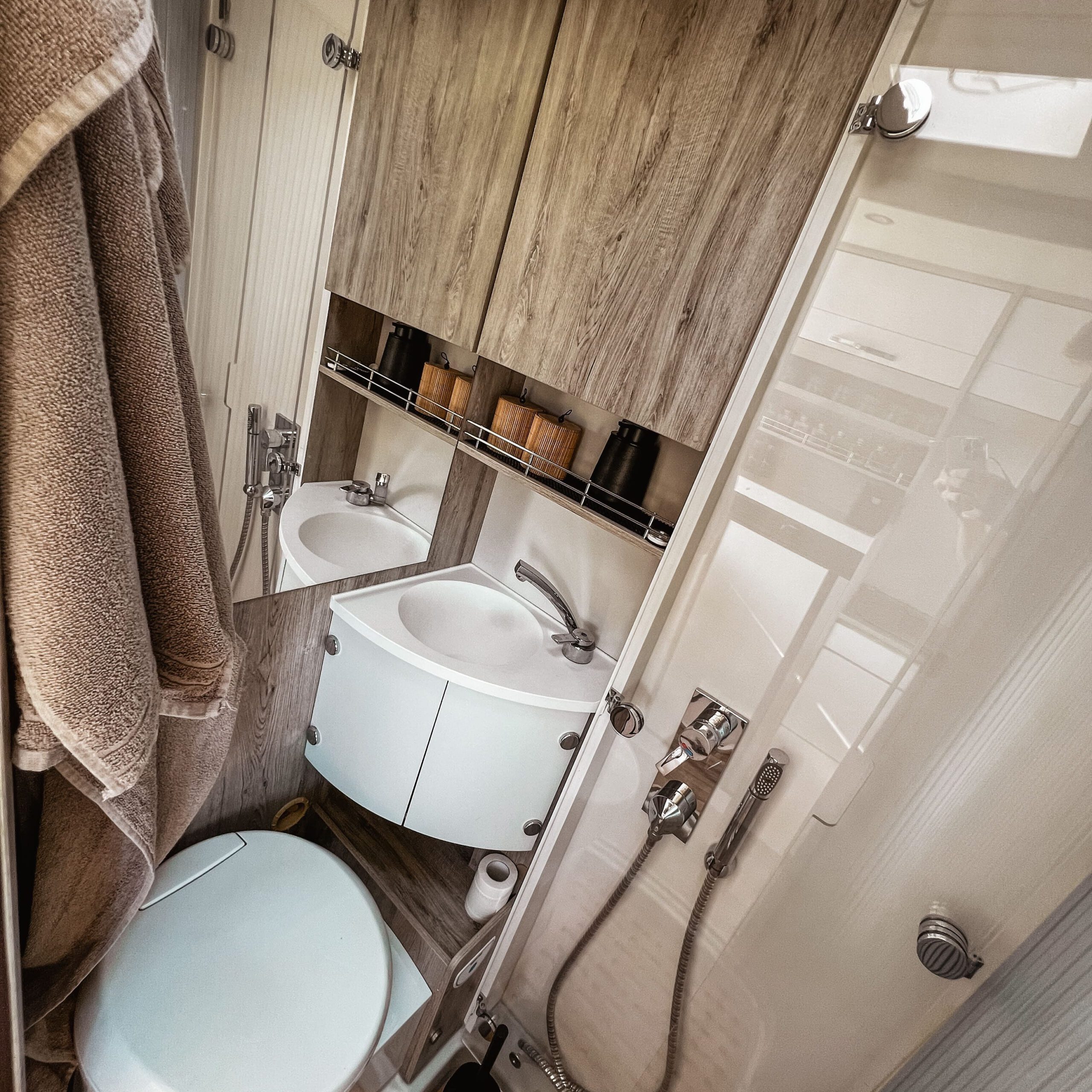 Kastenwagen Bravia Swan Trend 599 Badezimmer