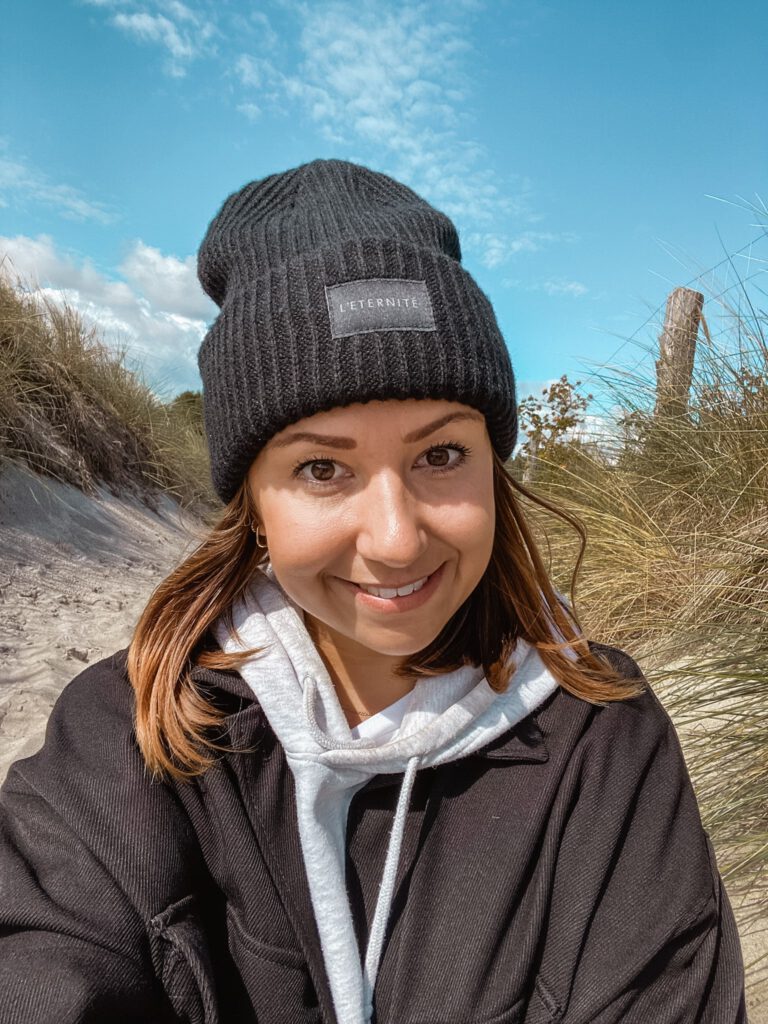 Nadine Hälker Roadtrip Strand Selfie
